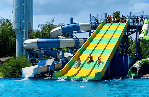 Территория лагеря Gorki Island на берегу Капчагая